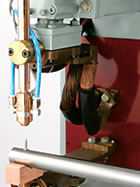 Stud Bolt Feeder Allows pipe welding能